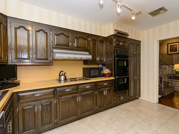 4th image of 5 Ardsley Cir