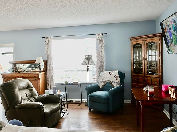 4th image of 2294 Antoinette Way