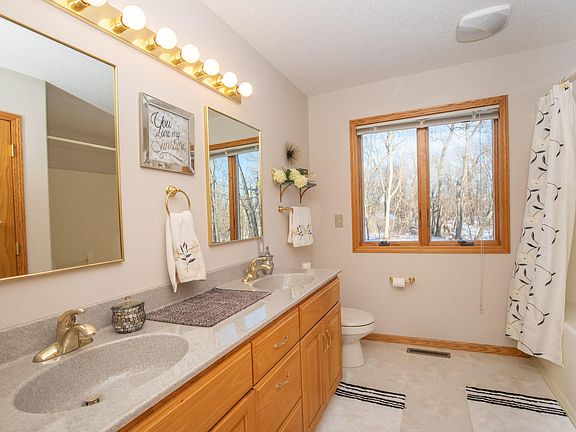 5th image of 980 E Sandy Beach Dr NE