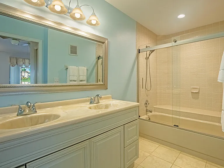 533 Prestwick Cir — Photo 18