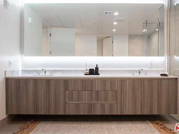 5th image of 724 N Croft Ave #110