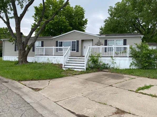 317 SE Cottonwood St, Topeka, KS 66609
