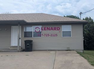 1831 E Laverne St, Bolivar, MO 65613