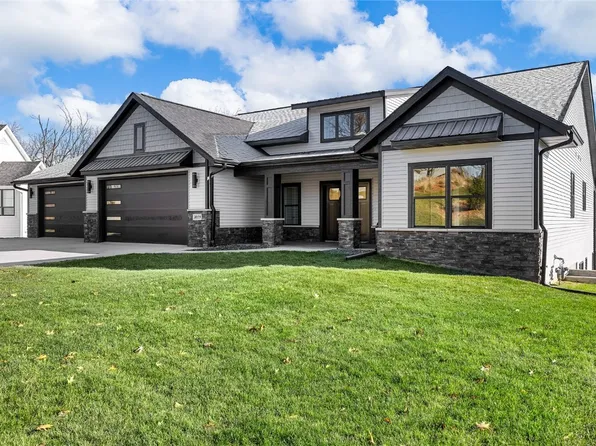 3019 Forrest Meadow Ln, Hiawatha, IA 52233