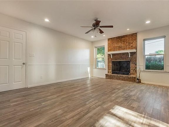 3rd image of 1505 Carlton Way
