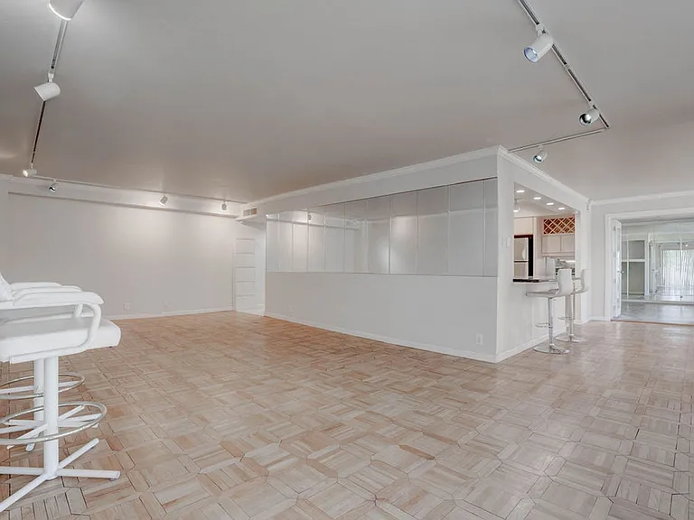3111 Bel Air Dr #3A — Photo 38