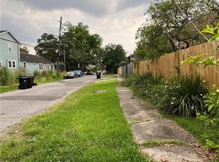 1104 Bellecastle St, New Orleans, LA 70115