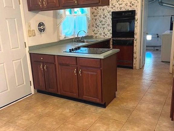 4th image of 41 Bartlett Ln