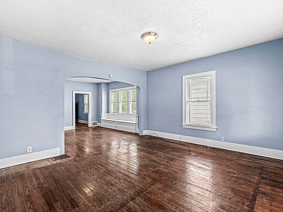 4th image of 2417 Frederickson St