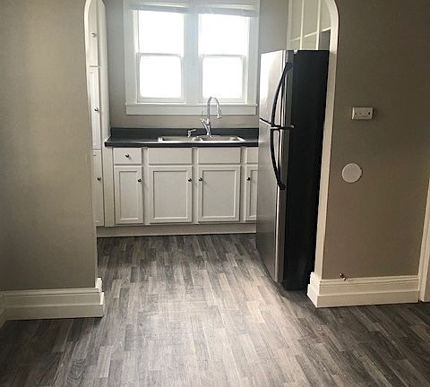 2nd image of 3920 Gold St #Street1