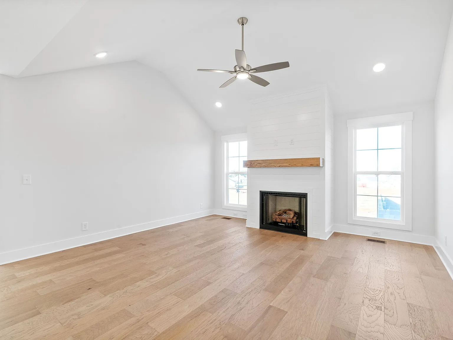 3 bed, 1590 sqft, $2,200 — Photo 4