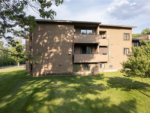 3rd image of 295 Watertree Dr