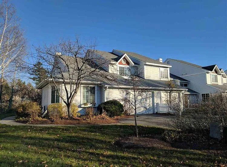 3 bed, 2.5 bath, 1876 sqft, $3,750 — Photo 2