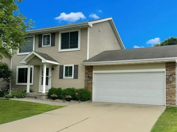 9734 Red Sunset Ct, West Des Moines, IA 50266