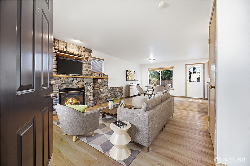2nd image of 808 28th Avenue SE