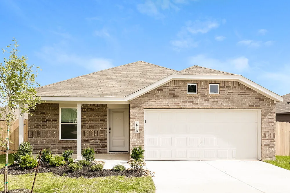 3 bed, 2.0 bath, 2014 sqft, $1,665 — Photo 1