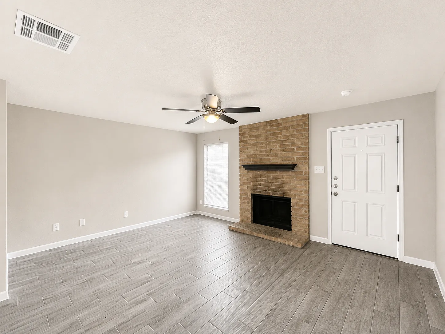 2 bed, 1.5 bath, 1020 sqft, $1,295 — Photo 3