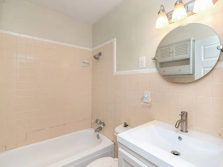 4904 Auburn Dr N — Photo 16