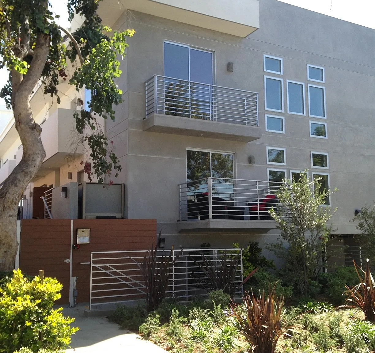 Lido Apartments - 3630 Mentone Ave — Photo 4