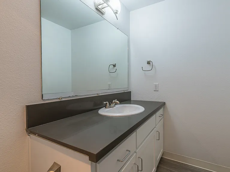 Hallwood Apartments — Photo 19