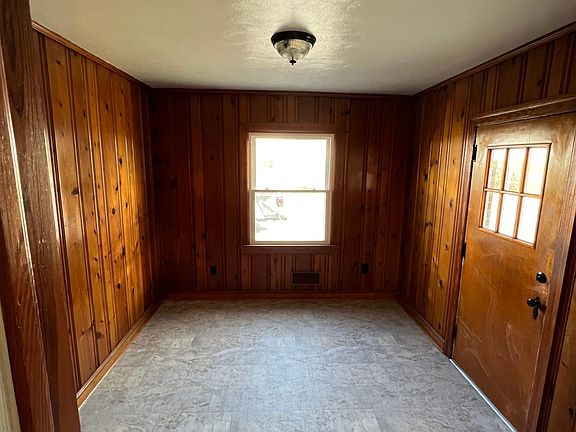 3rd image of 120 Hillcrest Dr