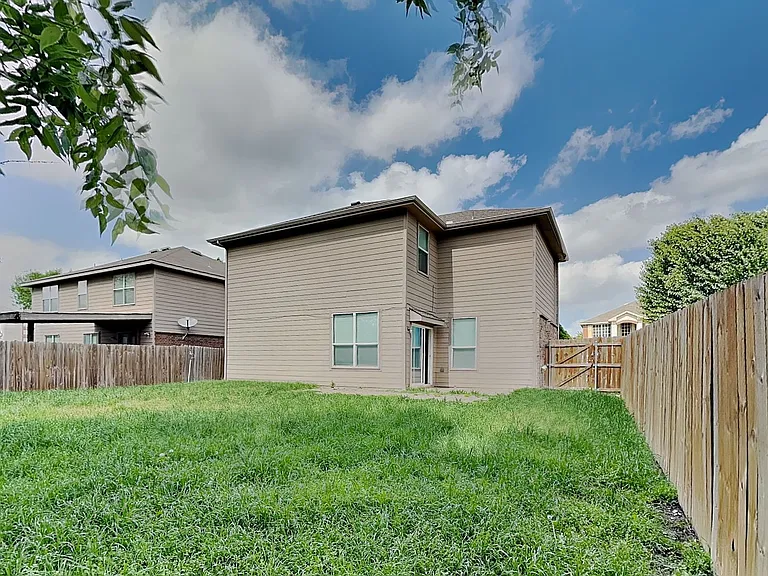 8453 Shallow Creek Dr — Photo 17