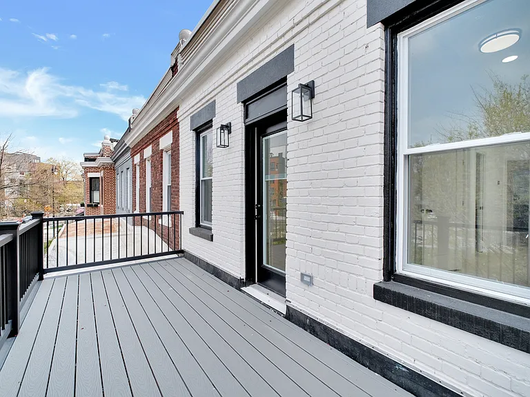913 L St NE — Photo 36