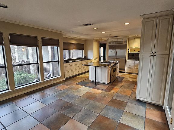 3rd image of 4902 Westview Dr