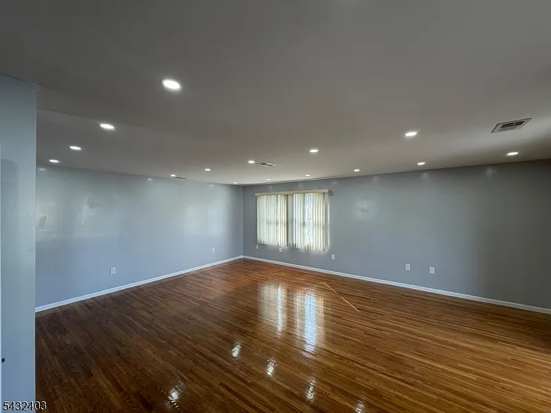 Building Photo - 555 1st Ave