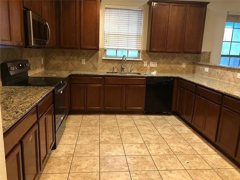 14320 Lake Victor Dr — Photo 21