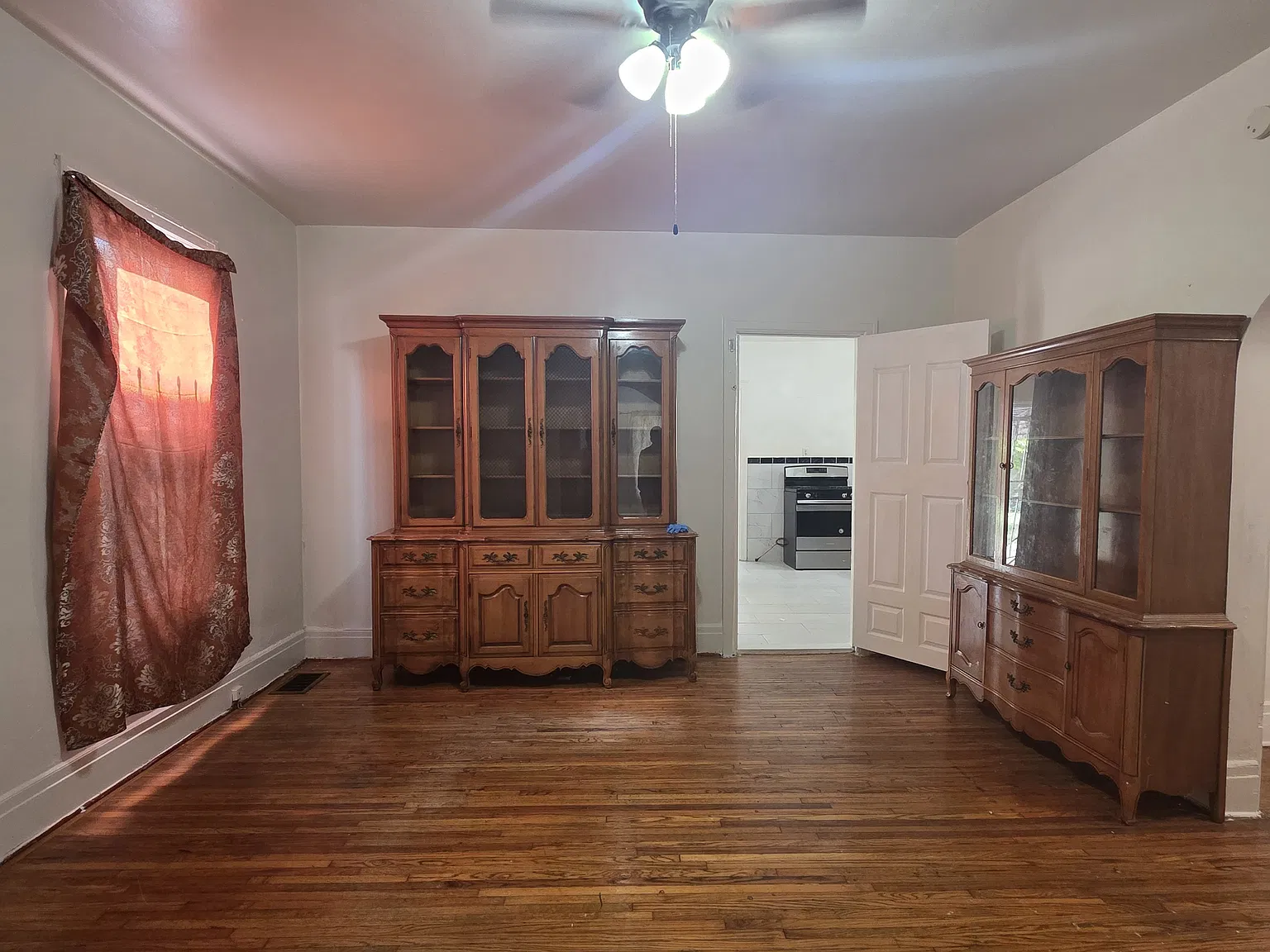 3 bed, 1395 sqft, $1,200 — Photo 2