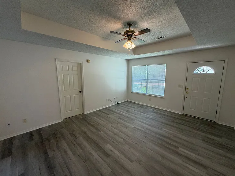 1272 N Tradition Ave — Photo 5