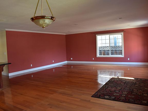 3rd image of 555 Jackson Ave