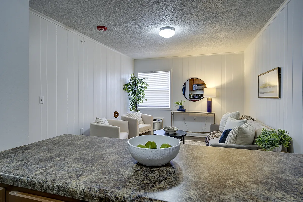 Building Photo - 808 Carolina Dr #305