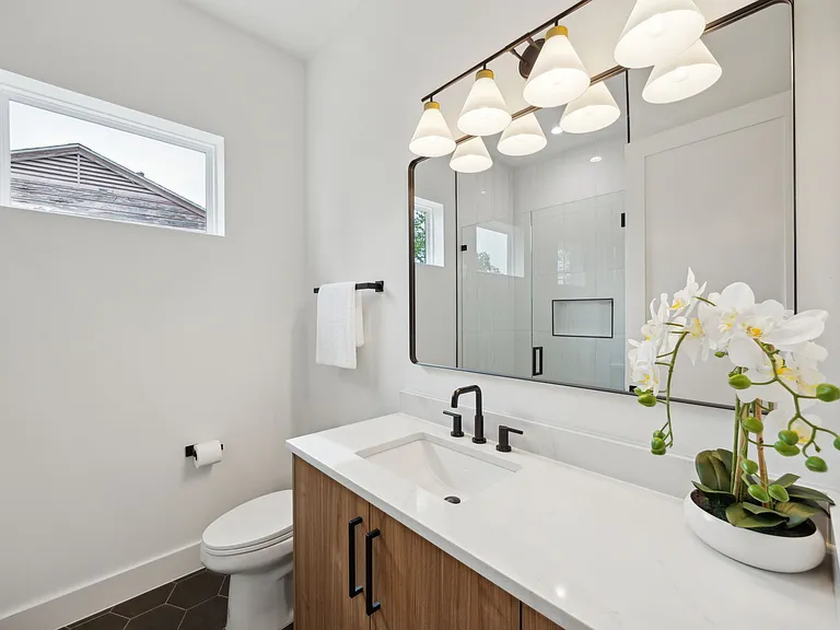 3815 Hawick Ln — Photo 11
