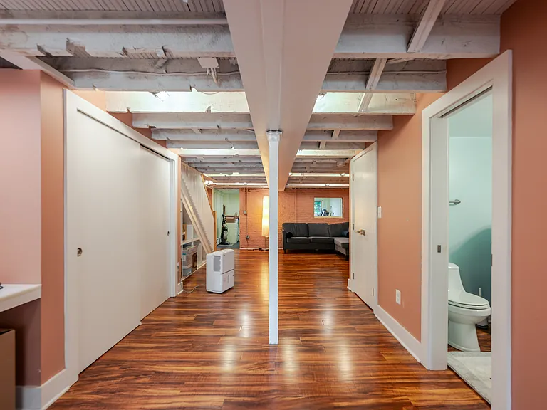 505 Kentucky Ave SE — Photo 10