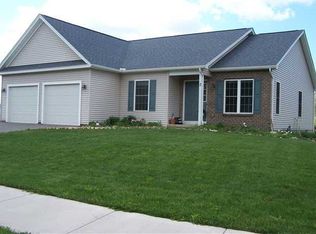 2 Beehler Ln, Hamlin, NY 14464