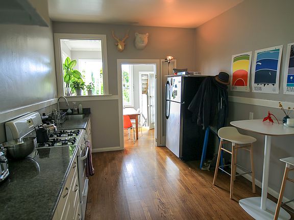 4th image of 25-29 Dearborn St #25