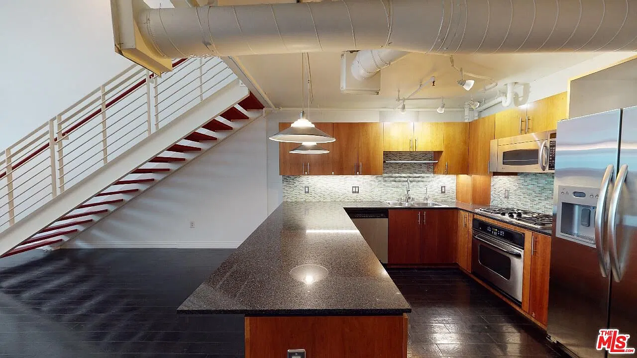 2 bed, 2.0 bath, 1436 sqft, $3,250 — Photo 3