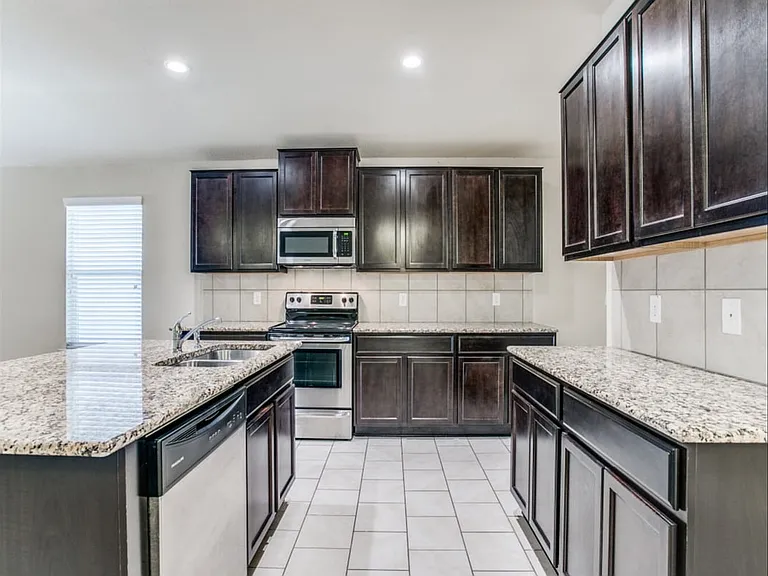 5610 Medina Farm — Photo 7