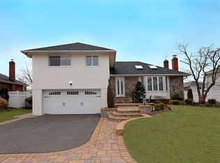 7 Mesa Rd, Syosset, NY 11791