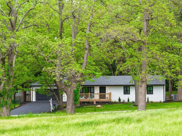 35W302 Pinelands Rd, St Charles, IL 60174