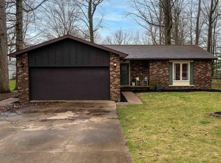 308 Woods Dr, Albion, IN 46701