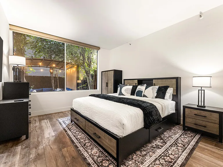 600 W 9th St #115 — Photo 23