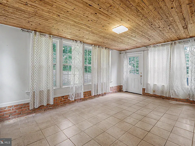 10708 Norman Ave — Photo 15