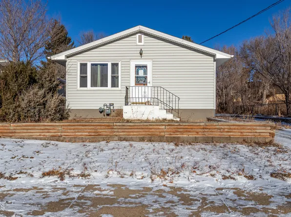 225 9th St E, Dickinson, ND 58601