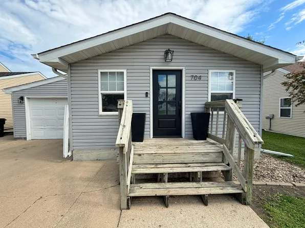 704 4th Ave, Armstrong, IA 50514