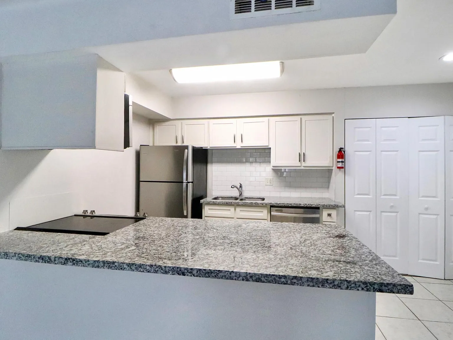1 bed, 1.0 bath, 648 sqft, $1,200 — Photo 3