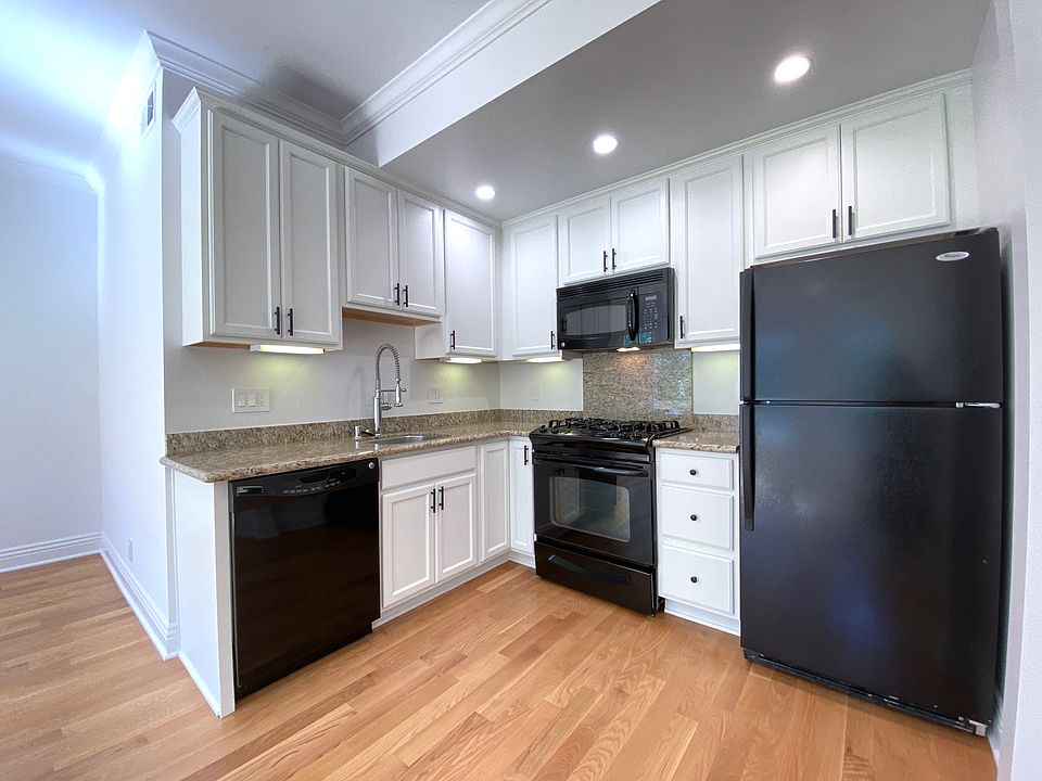 1st image of 3064 Sacramento St APT 5