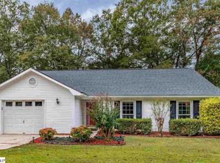 4 Chinaberry Ln, Simpsonville, SC 29680